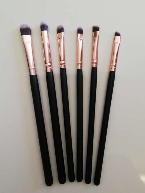 Beauty Glazed Gorgeous Me Eyeshadow Palette + Eyeshadow Brush Set