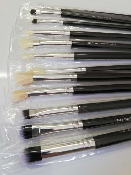 ZOEVA 13pc MAKEUP BRUSH SET IN BAG - BLACK