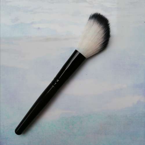 1 x ANGLED BLUSHER BRUSH - BLACK