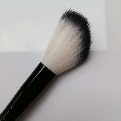 1 x ANGLED BLUSHER BRUSH - BLACK