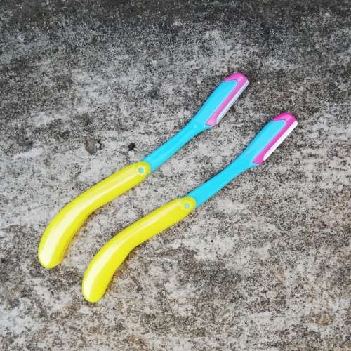 DERMAPLANING TOOL - 2 X FOLDING BLADES (YELLOW)