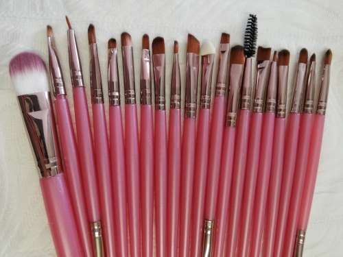 MAKEUP BRUSH SET PINK (20 PIECE)
