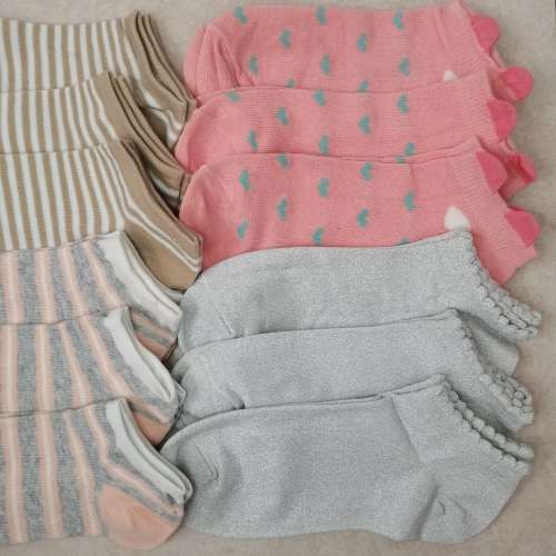 LADIES ANKLE SOCKS - 12 PAIRS MIXED