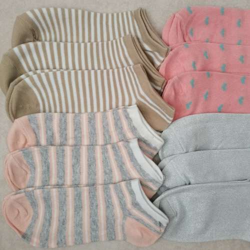 LADIES ANKLE SOCKS - 12 PAIRS MIXED