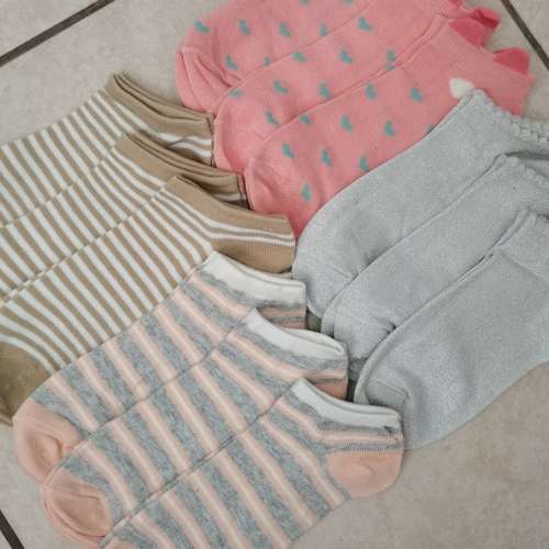 LADIES ANKLE SOCKS - 12 PAIRS MIXED