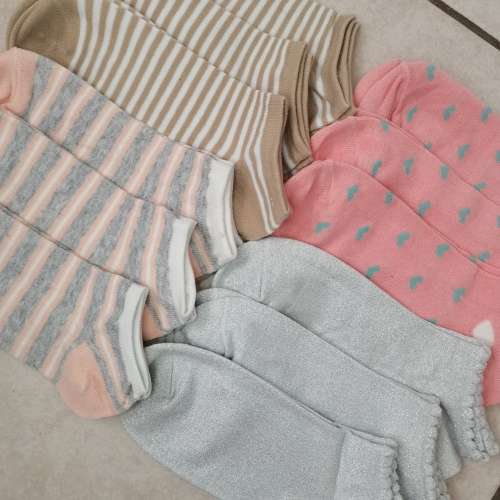 LADIES ANKLE SOCKS - 12 PAIRS MIXED