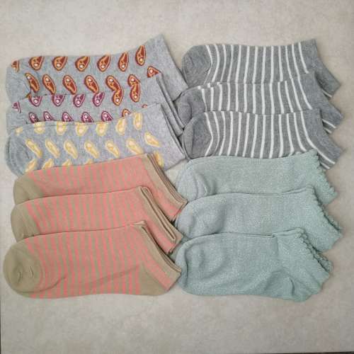 LADIES ANKLE SOCKS - 12 PAIRS MIXED
