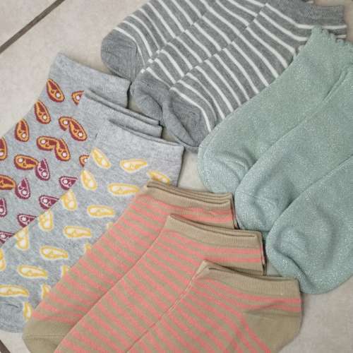 LADIES ANKLE SOCKS - 12 PAIRS MIXED