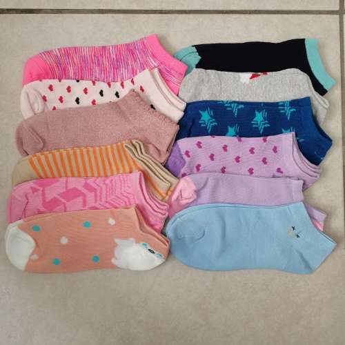 LADIES ANKLE SOCKS - 12 PAIRS MIXED