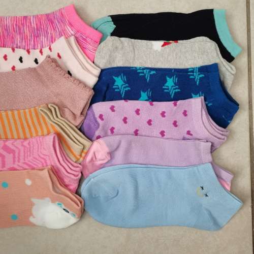 LADIES ANKLE SOCKS - 12 PAIRS MIXED