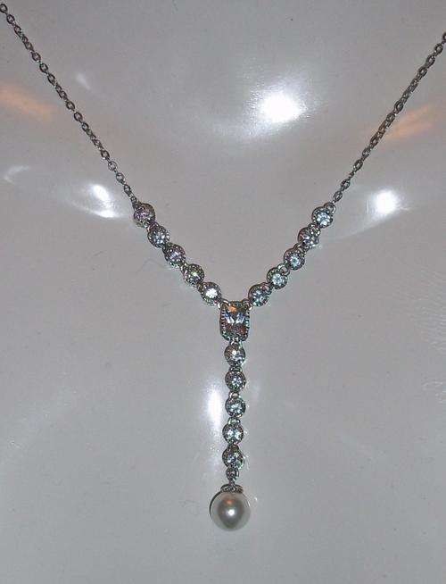 ** STUNNING ** Y-chain with Diamante and Faux Pearl Drop by HONEY JEWELLERY