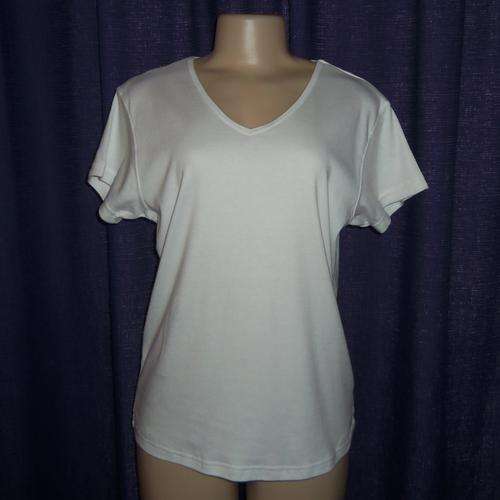 Plain White V-Neck T-Shirt by JENNIFER LAUREN - Size Large  ** BRAND NEW **