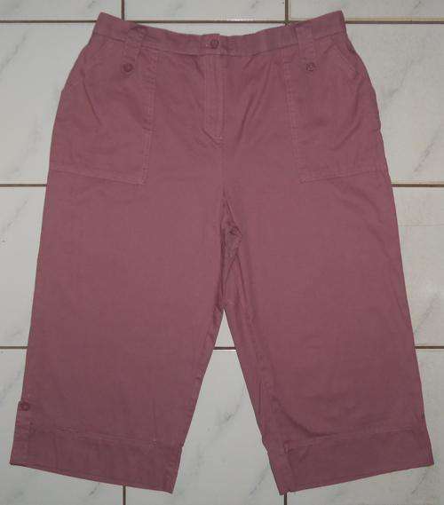 Mauve 3/4 Pants by MAINE (Mr Price) - Size 44  ** NEW **