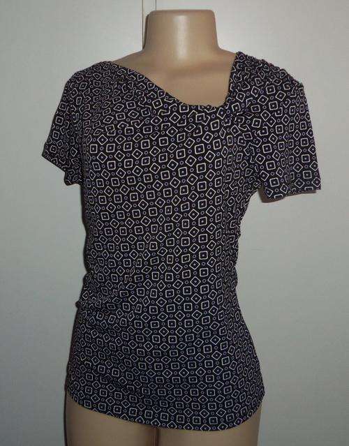 Black & White Top with Sideways Neckline - Size SMALL ** BRAND NEW ** EXCELLENT QUALITY **