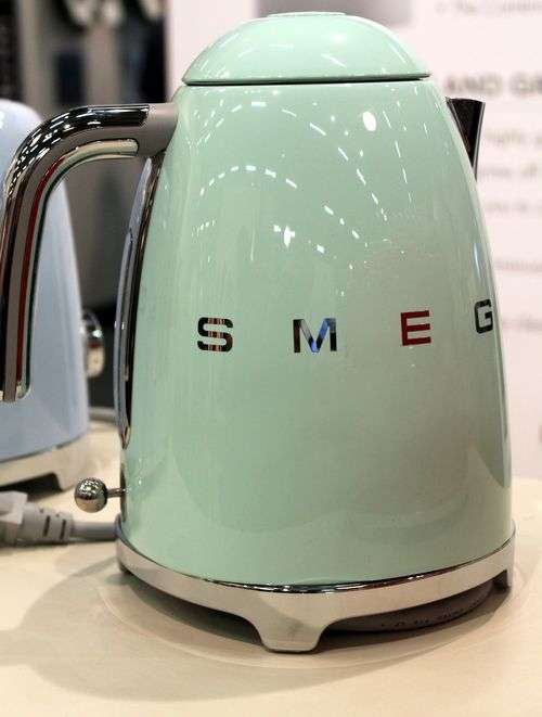 SMEG RETRO LOOK JUG KETTLE - GREEN - FREE DELIVERY!!!!