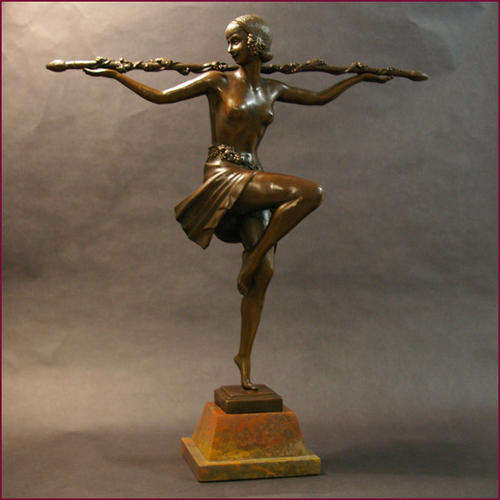 ELEGANT ART DECO1920 BRONZE SCULPTURE signed by Pierre Le Faguays.
