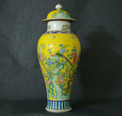 SPECTACULAR MING 15th century PORCELAIN VASE