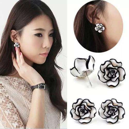 Elegant Fashion Cute women Lady Girls Black & White Rose Flower Stud Earrings Reduced price