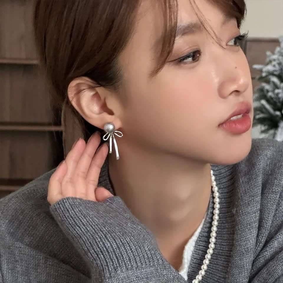 925 Silver Grey Pearl and Bow Earrings