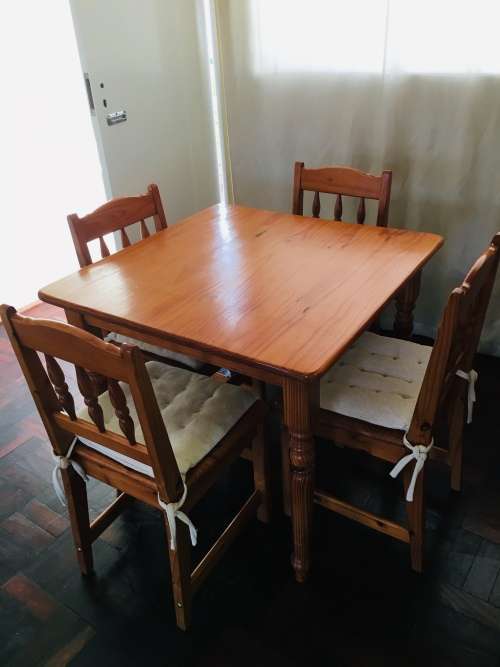 Oregon Pine Diningroom Table and Chairs
