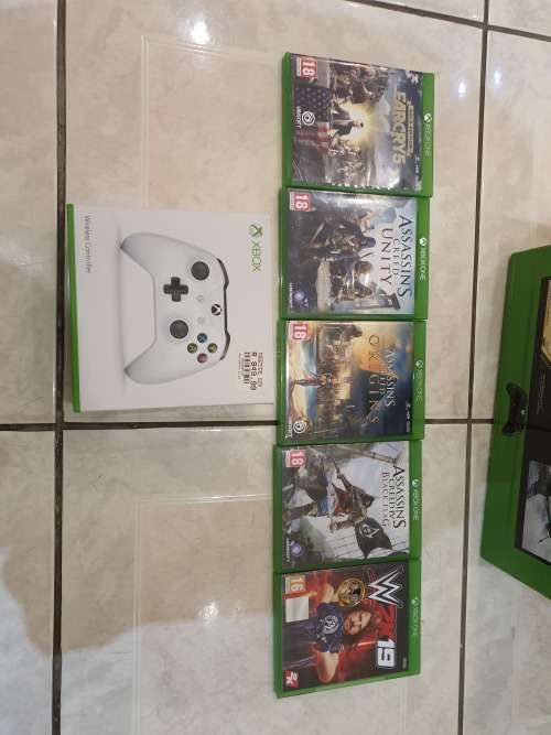 XBOX ONE S 500GB CONSOLE *BLACK IN COLOUR* LATE ENTRY* HURRRYY!!