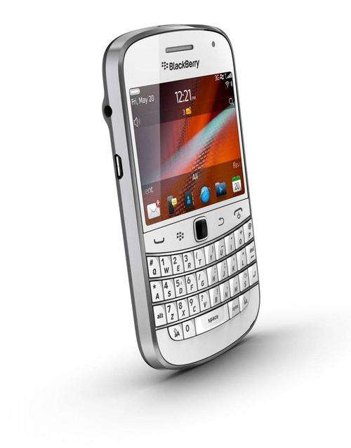 Blackberry bold 9900 * WHITE*