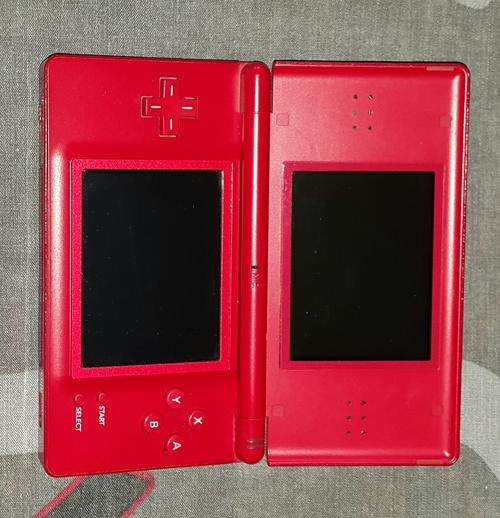 Red Nintendo DS Lite