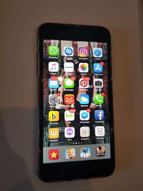 iPhone 8 Plus 256GB WITH EXTRAS