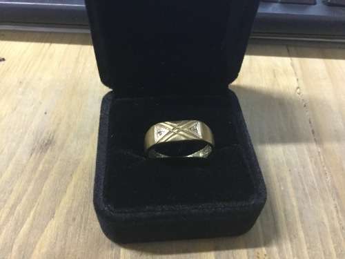 Solid 9 Carat Yellow Gold Gents David Band Small Diamond Estate Jewellery 3.5 Grams