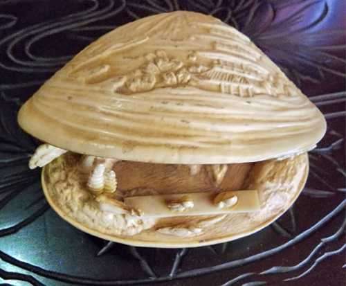 Rarest Valuable Japanese Celluloid Diarama Shell
