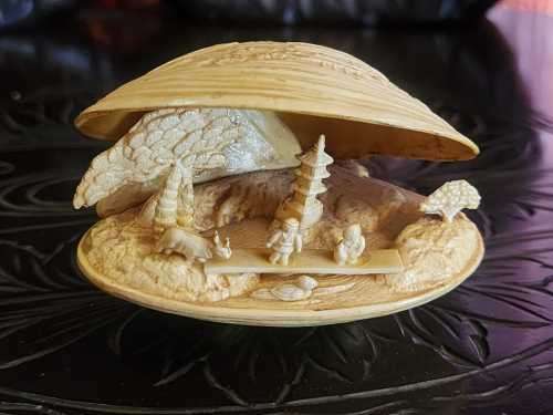 Rarest Valuable Japanese Celluloid Diarama Shell