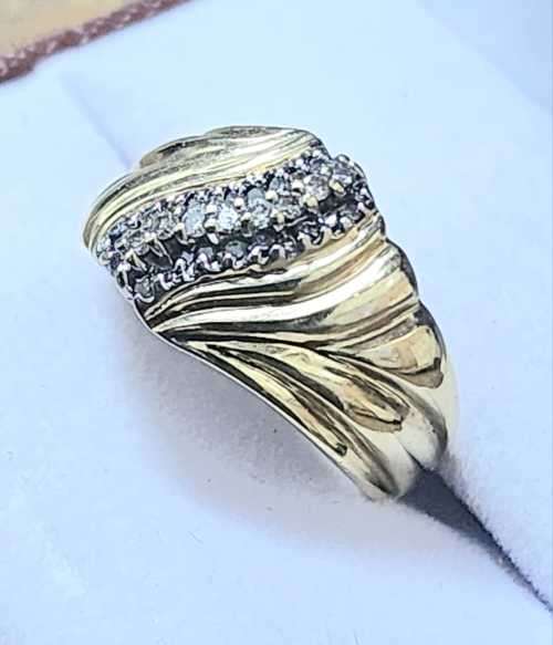 Magnificient Solid 9 Carat Gold and Diamonds Approx 6 Grams . 20 Carat Diamonds