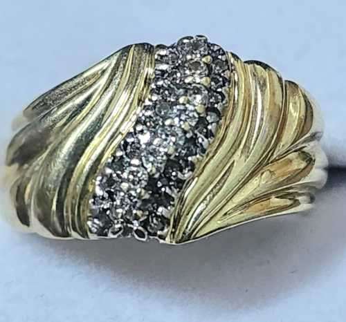 Magnificient Solid 9 Carat Gold and Diamonds Approx 6 Grams . 20 Carat Diamonds