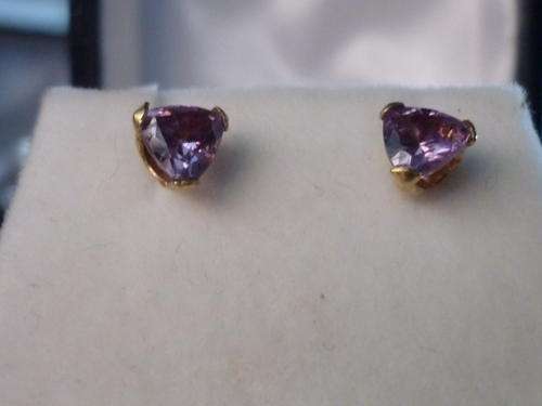 9CT SOLID YELLOW GOLD AMETHYST EARRING STUDS