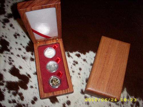 WOW- Look at this. Neslon Mandela Commemorative coin set