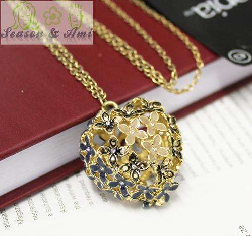 hollow out flower heart necklace