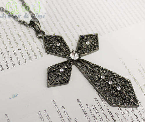 cross pendant necklace