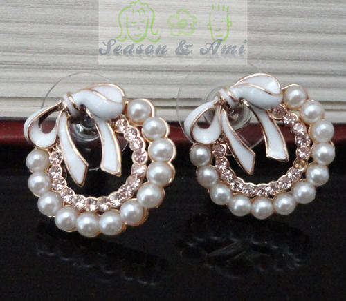 fashion white pear bowknot rhinestone earrings