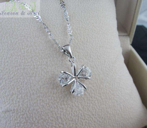 fashion  zircon cloverleaf pendant only