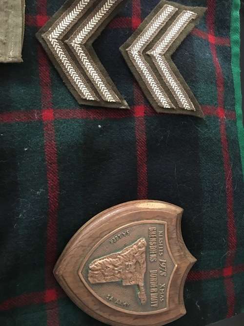 Kilt, medals, rank, insignia - R1 and NO RESERVE!