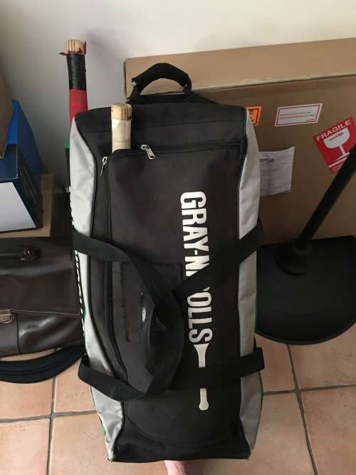 Full set of Cricket apparel - suit teenager