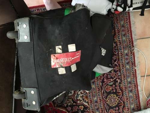 Full set of Cricket apparel - suit teenager