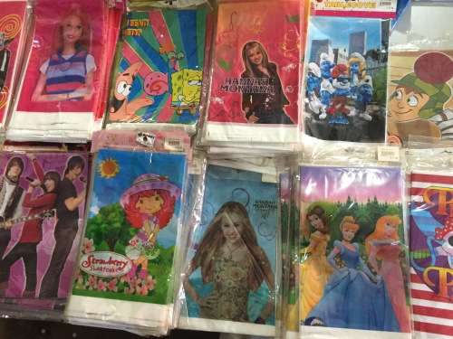 Assorted party plastic table cloths (50 pieces)