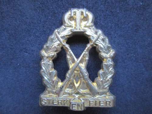 REGIMENT TOBIE MULLER COLLAR BADGE - STERK EN FIER -RARE FIND-1956 TO 1963