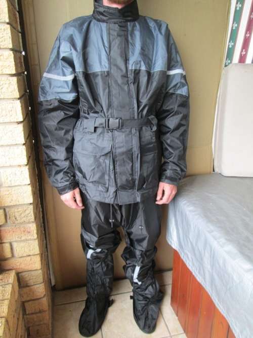 VUKA SCUTA- MOTORBIKE FULL PROTECTIVE RAIN SUIT