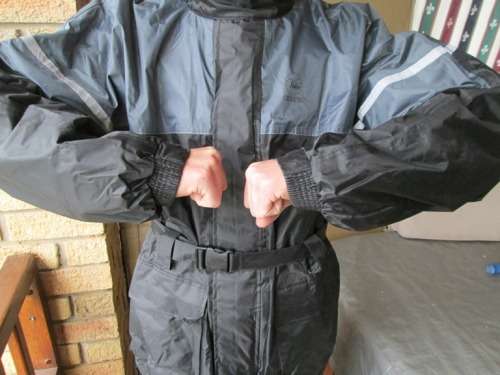 VUKA SCUTA- MOTORBIKE FULL PROTECTIVE RAIN SUIT