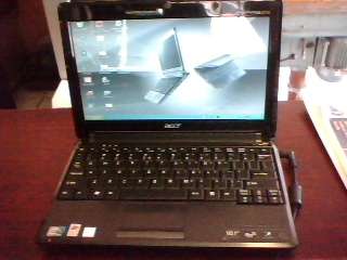 Acer Aspire One + Charger + Bag (Shipping R100)