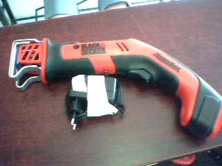 B&D Handi Saw 6v Rechargeable (Shipping R60)