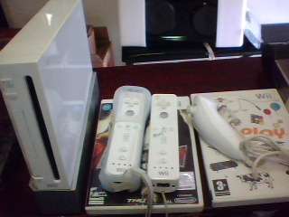 Nintendo Wii + 2 x Controls + 1 x Nunchuck + 2 x Games + All Sport Acc (Shipping R60)
