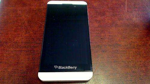 Blackberry Z10 + Charger (White) (Shipping R60)